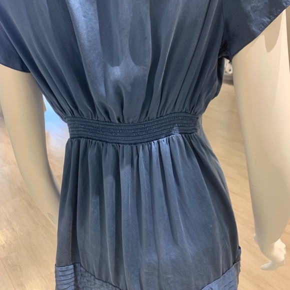 A pea in the pod  silk maternity top - Picture 2 of 8